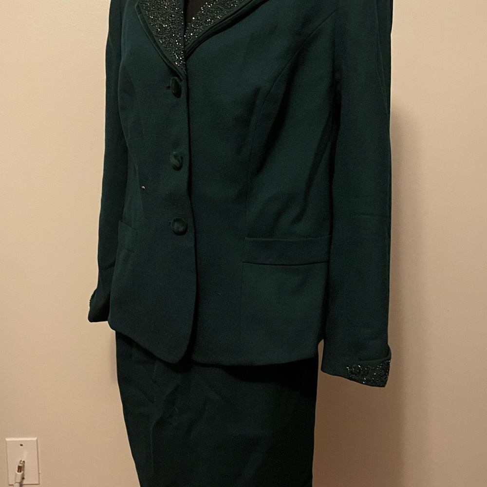 LeSuit Dark green skirt suit
